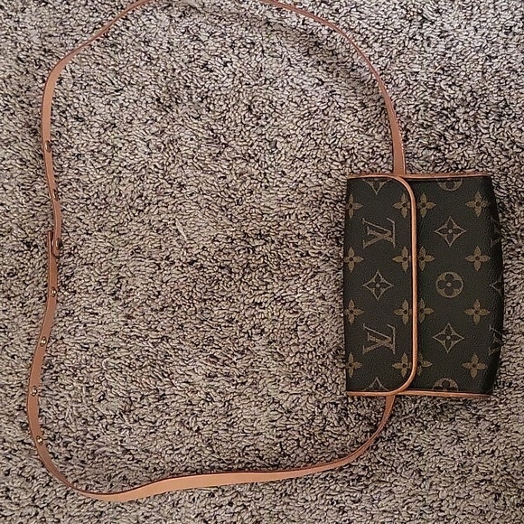 Louis Vuitton pochette Florentine - Picture 13 of 16